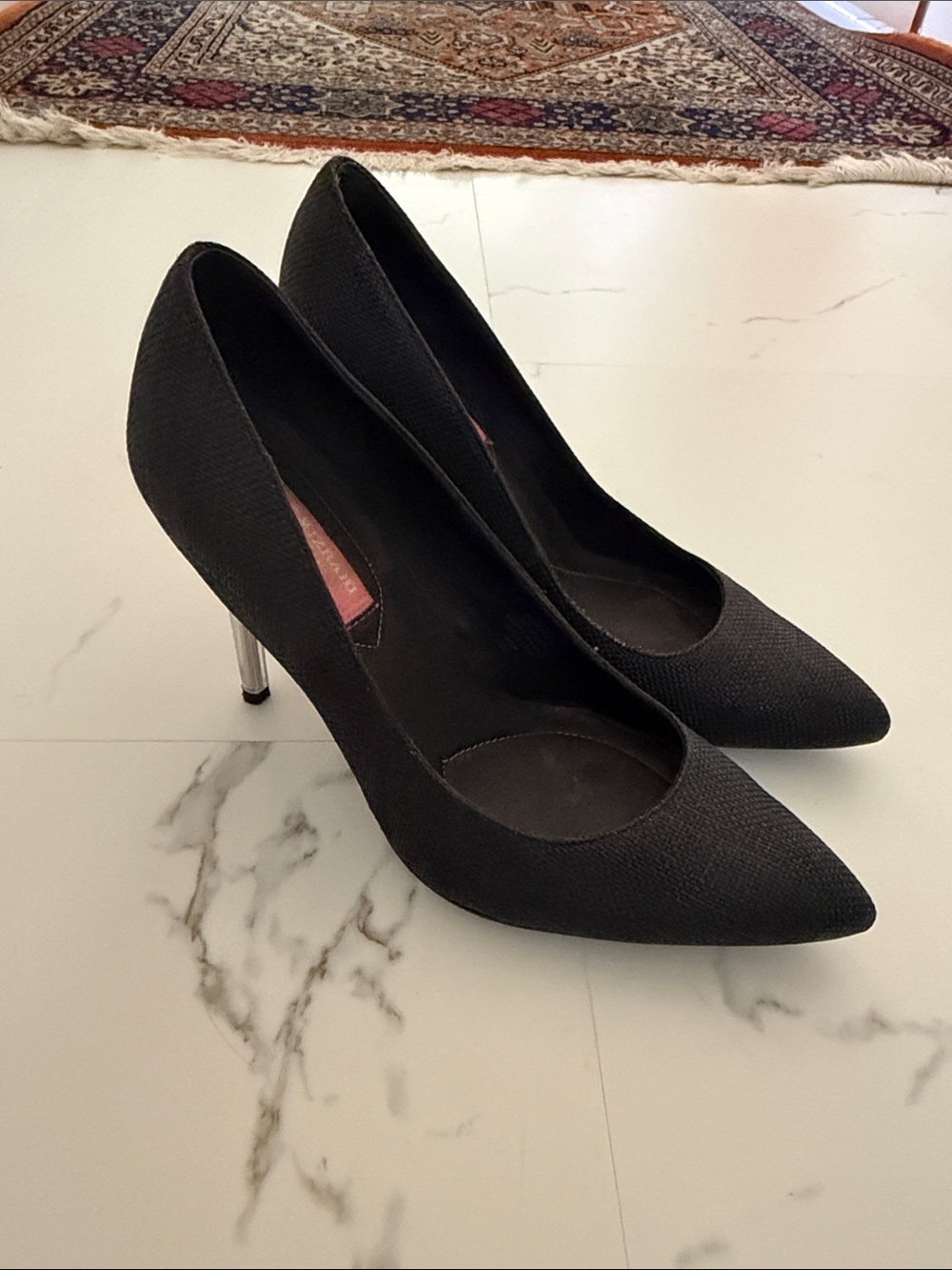Isaac Mizrahi Black Pointed Toe Metallic Heel Pumps